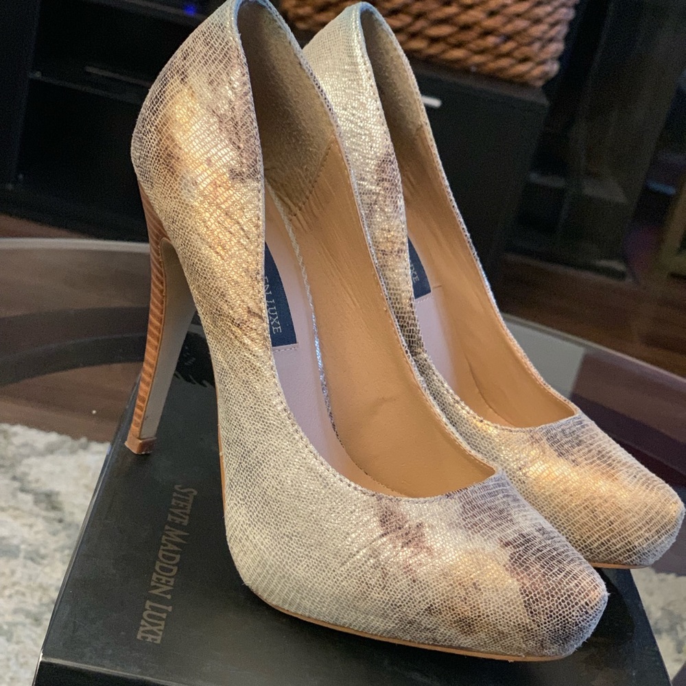 Steve Madden Luxe L-Wrap Silver pumps size 7